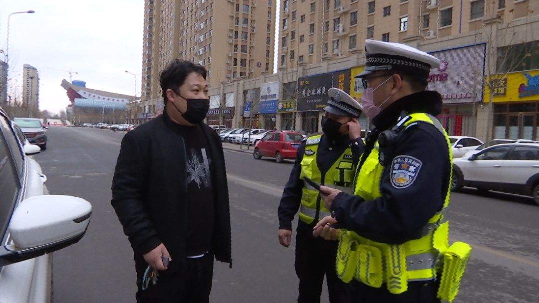 曲沃交警張?。嚎箵粢咔?不勝不歸